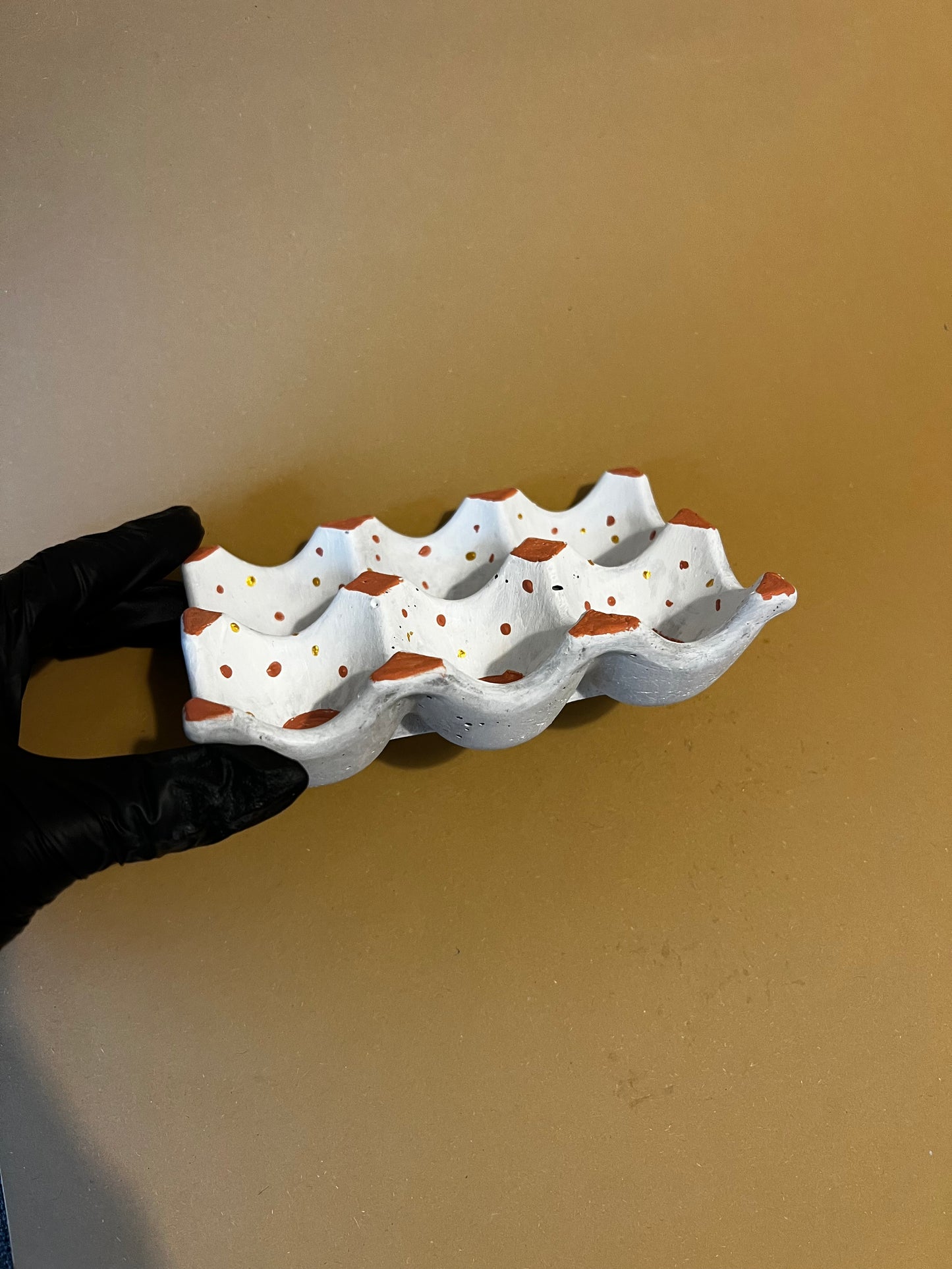 Egg holder oslikan