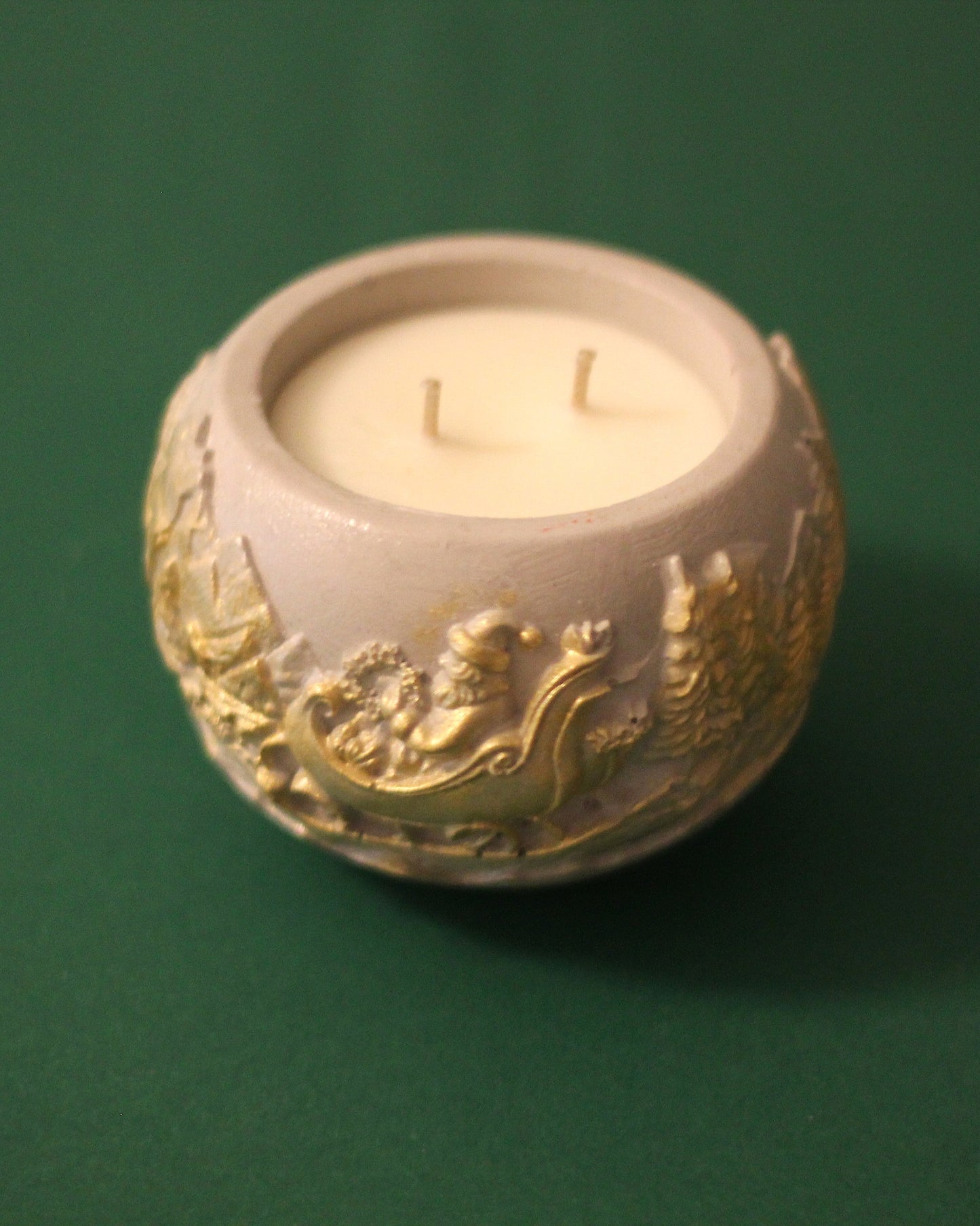 Zlatna Božićna betonska svijeća