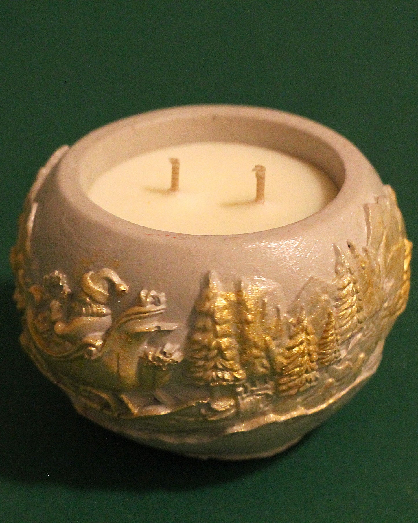 Zlatna Božićna betonska svijeća