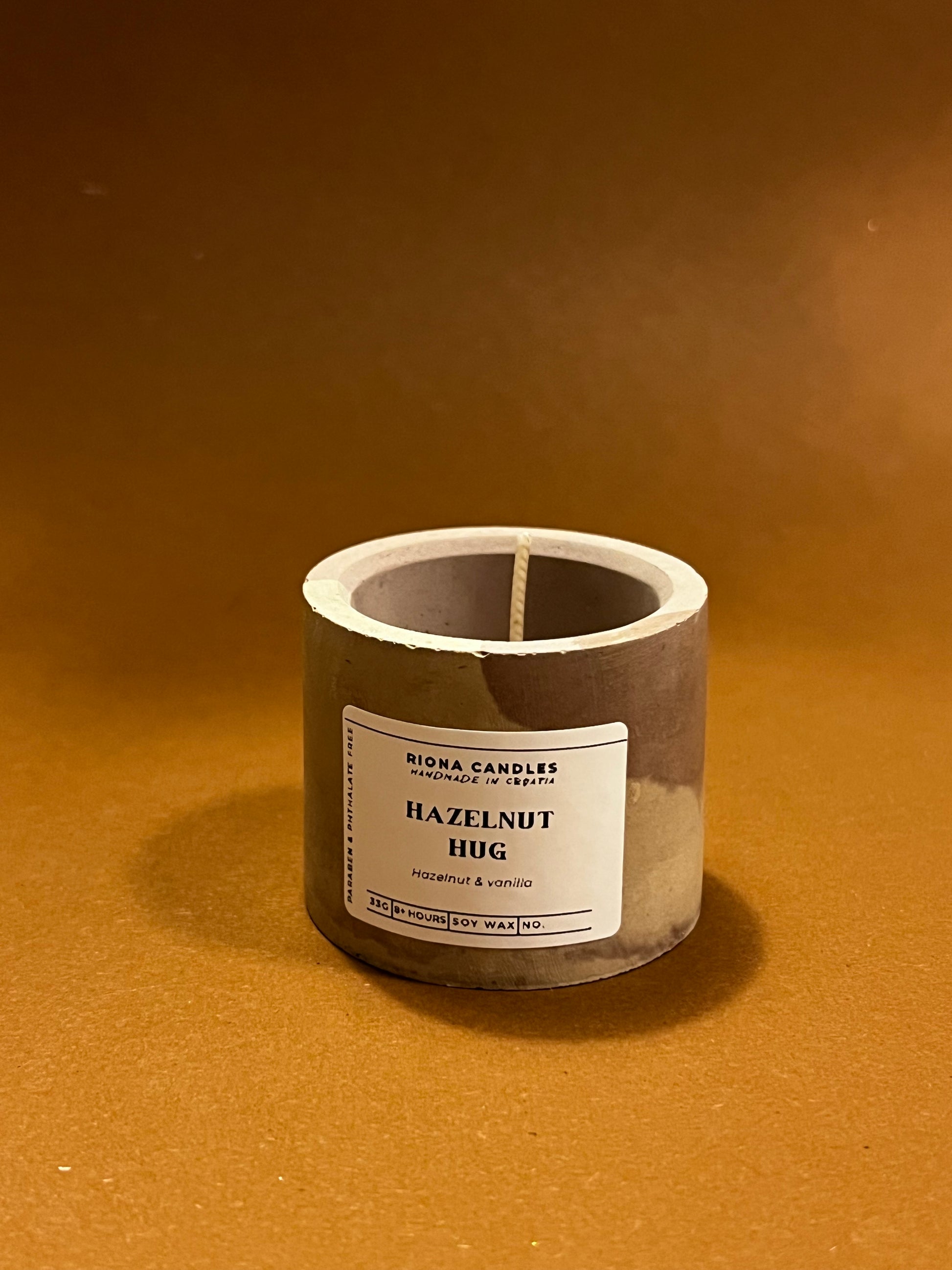 Ručno rađena mirisna svijeća od lješnjaka i vanilije