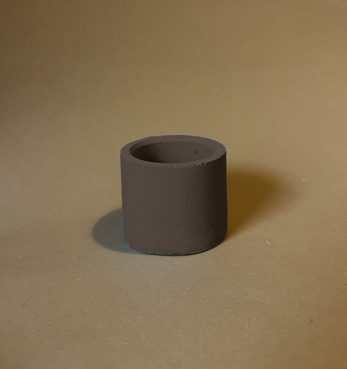 Ručno izrađena mala betonska svijeca s mogućnosti personalizacije