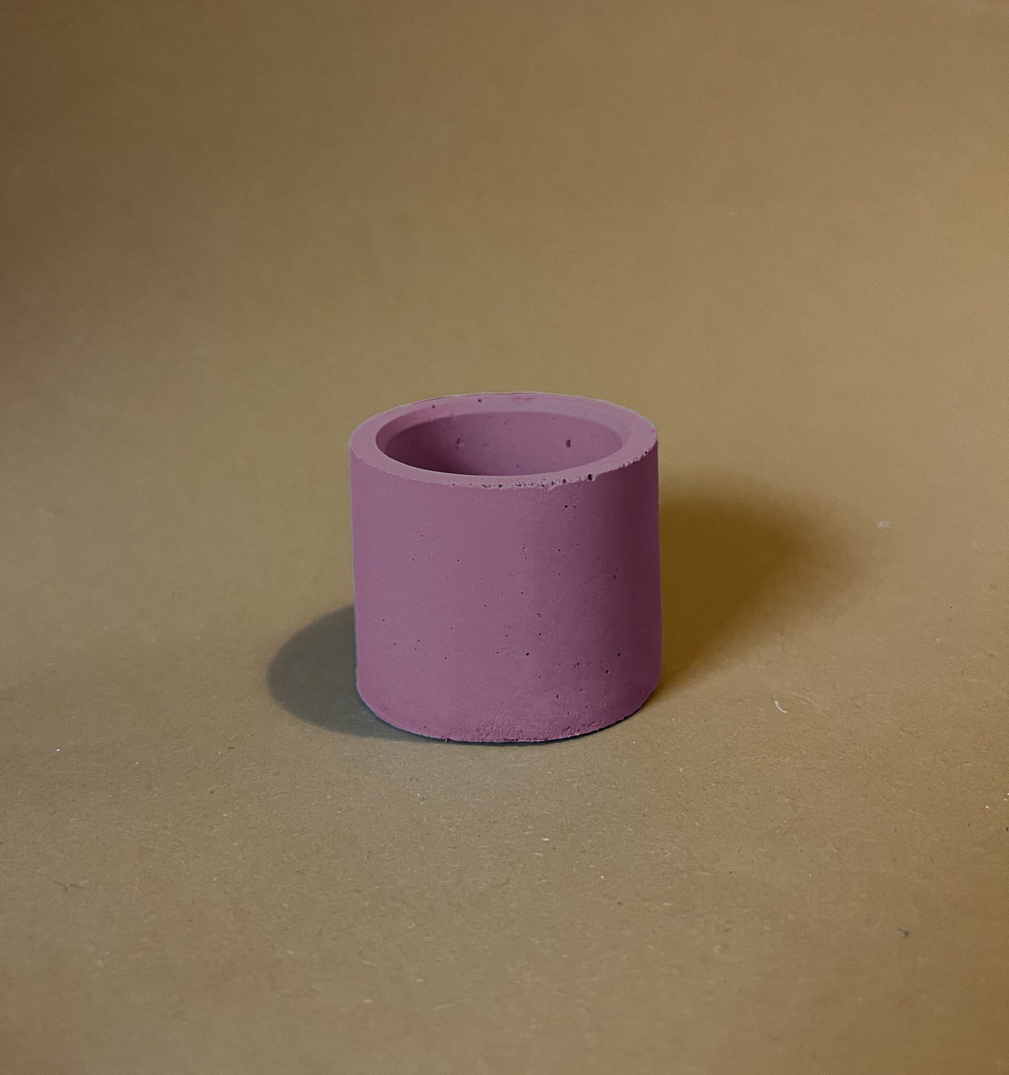 Ručno izrađena mala betonska svijeća s mogućnosti personalizacije idealna za poklon