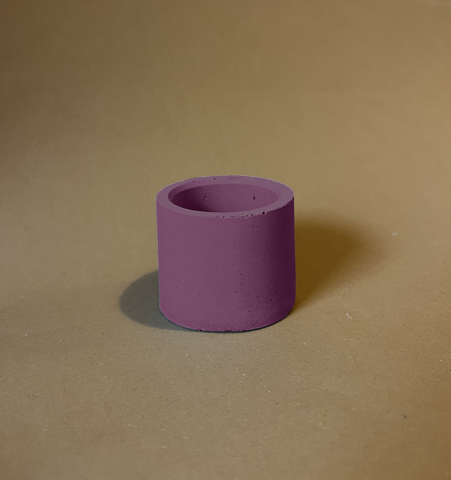 Ručno izrađena mala betonska svijeća s mogućnosti personalizacije idealna za poklon