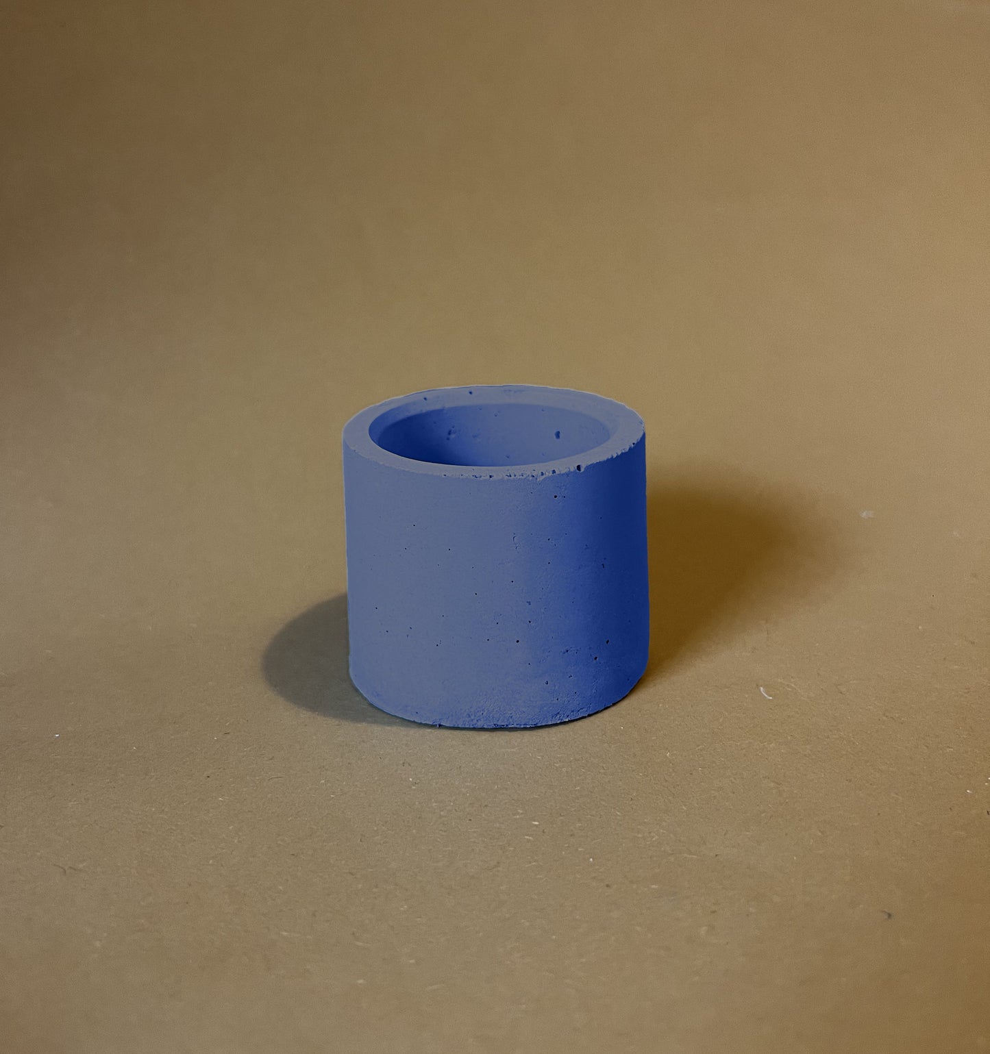 Ručno izrađena mala betonska svijeća s mogućnosti personalizacije idealna za poklon