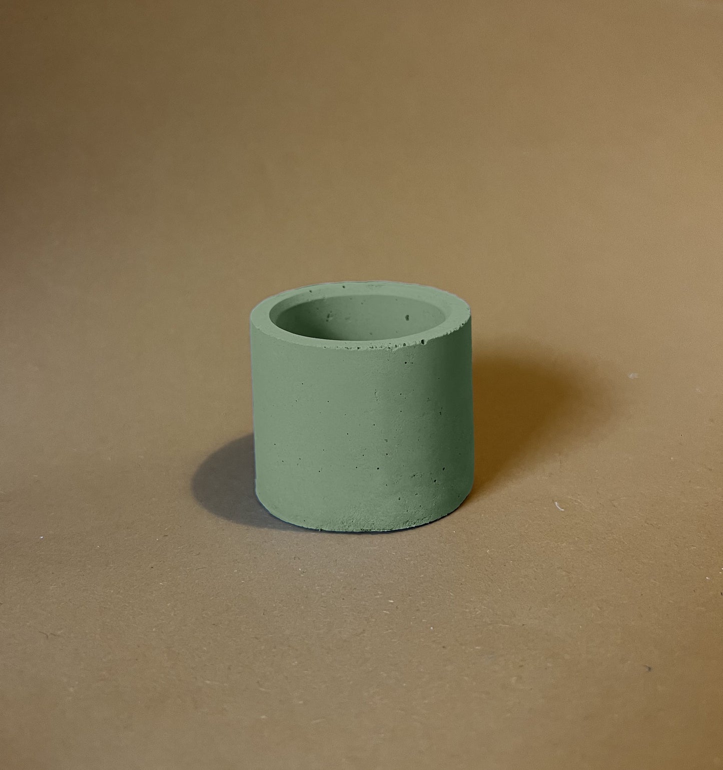 Ručno izrađena mala betonska svijeca s mogućnosti personalizacije