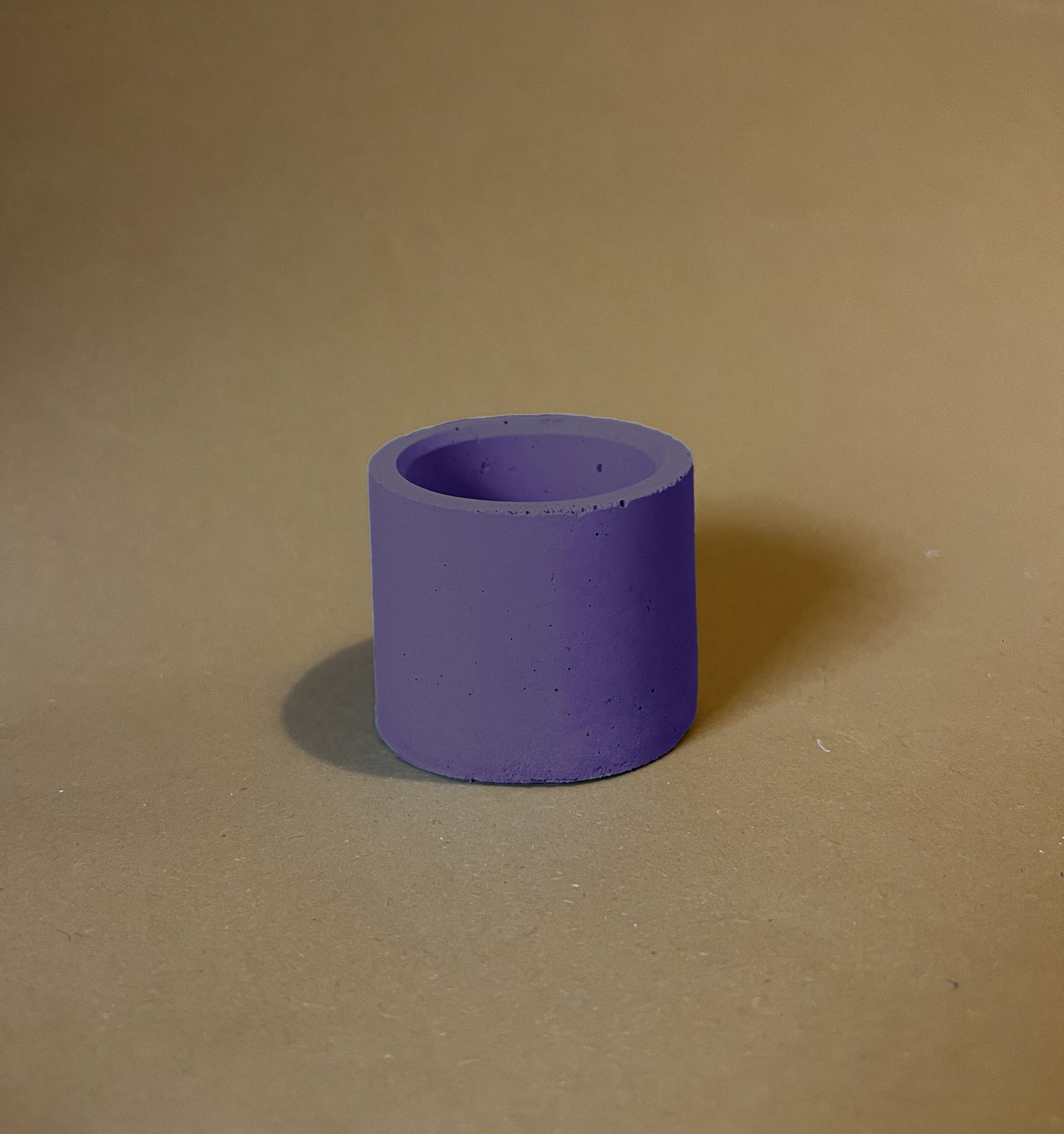 Ručno izrađena mala betonska svijeća s mogućnosti personalizacije idealna za poklon