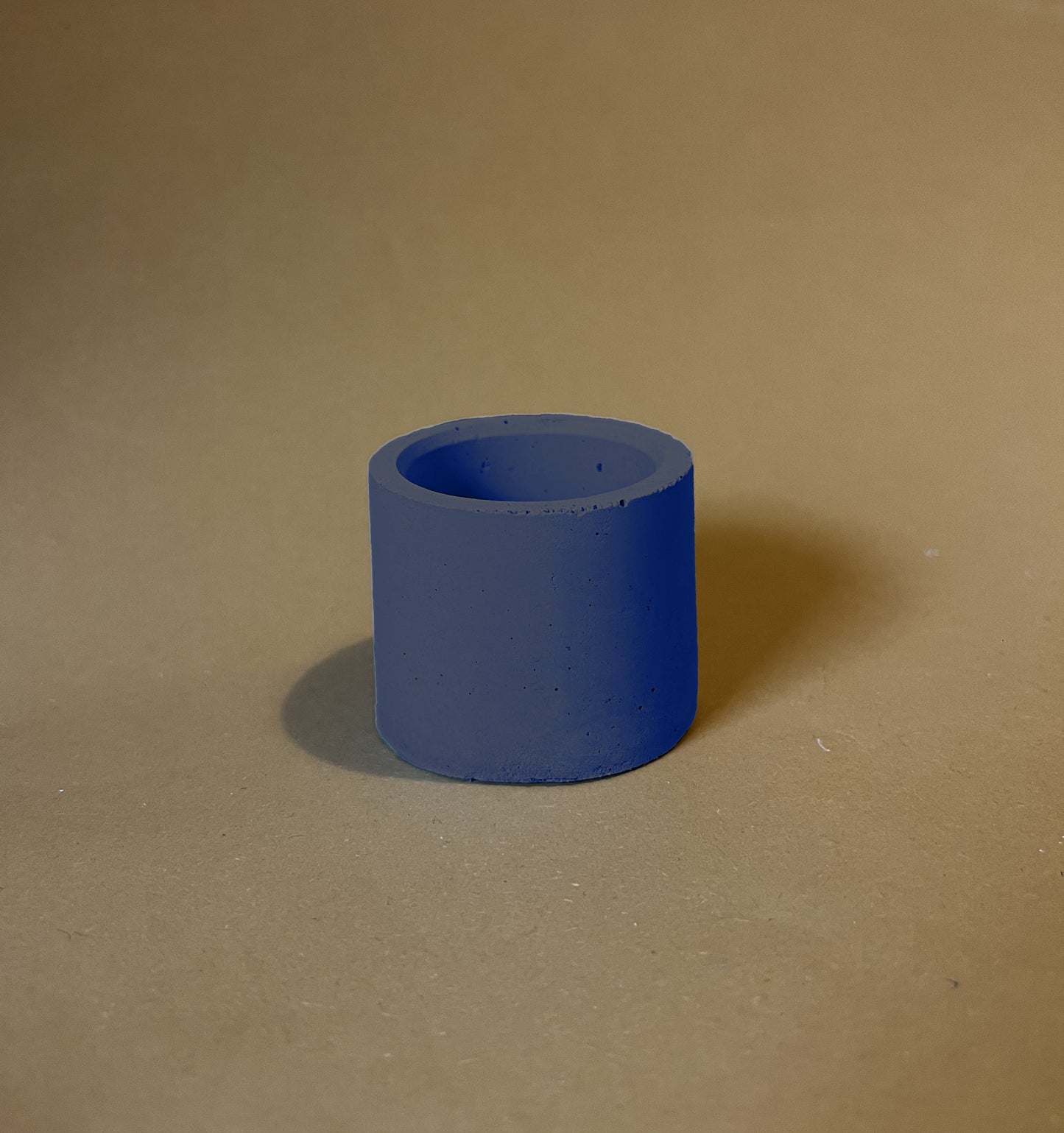 Ručno izrađena mala betonska svijeća s mogućnosti personalizacije idealna za poklon