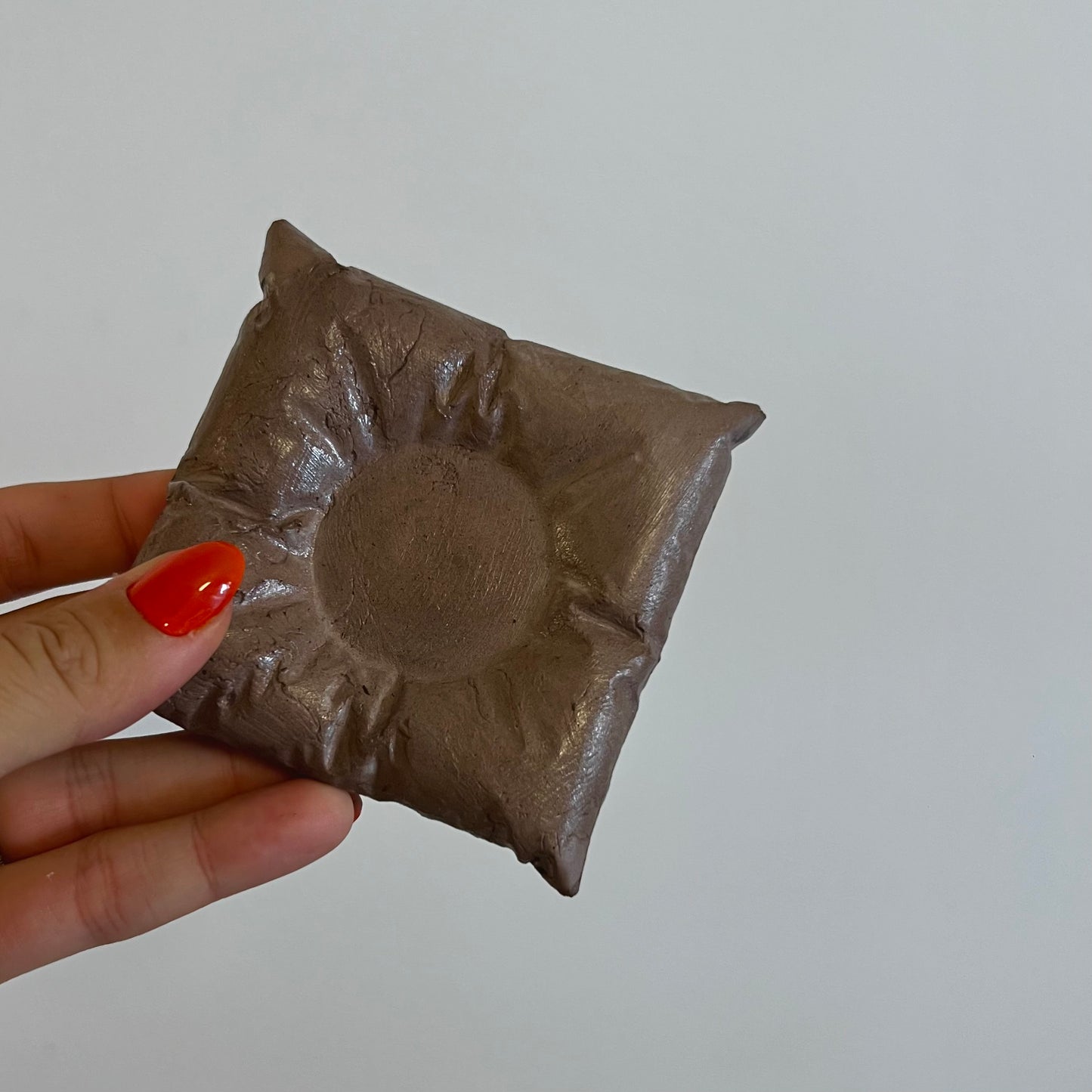 Rucno izraden betonski jastucic idealan za poklon