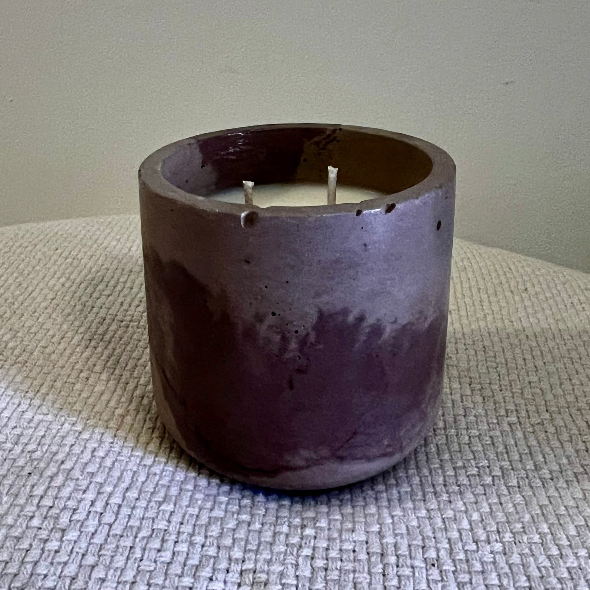 Mirisna svijeca velikih dimanzija rucno izradena od sojinog voska i betona