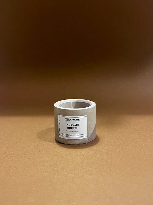 Ručno izradena mirisna svijeca s mirisom narance, bergamota i bijelog grozda