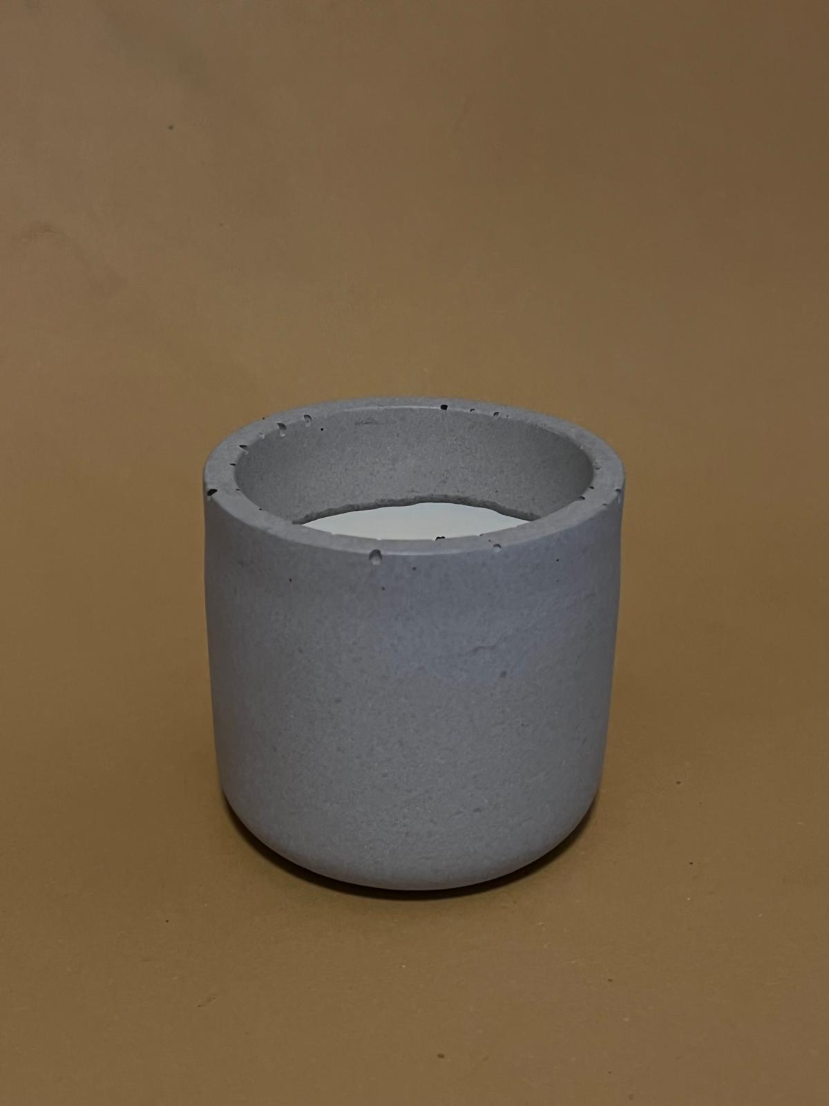 Ručno izrađena mala betonska svijeća s mogućnosti personalizacije idealna za poklon