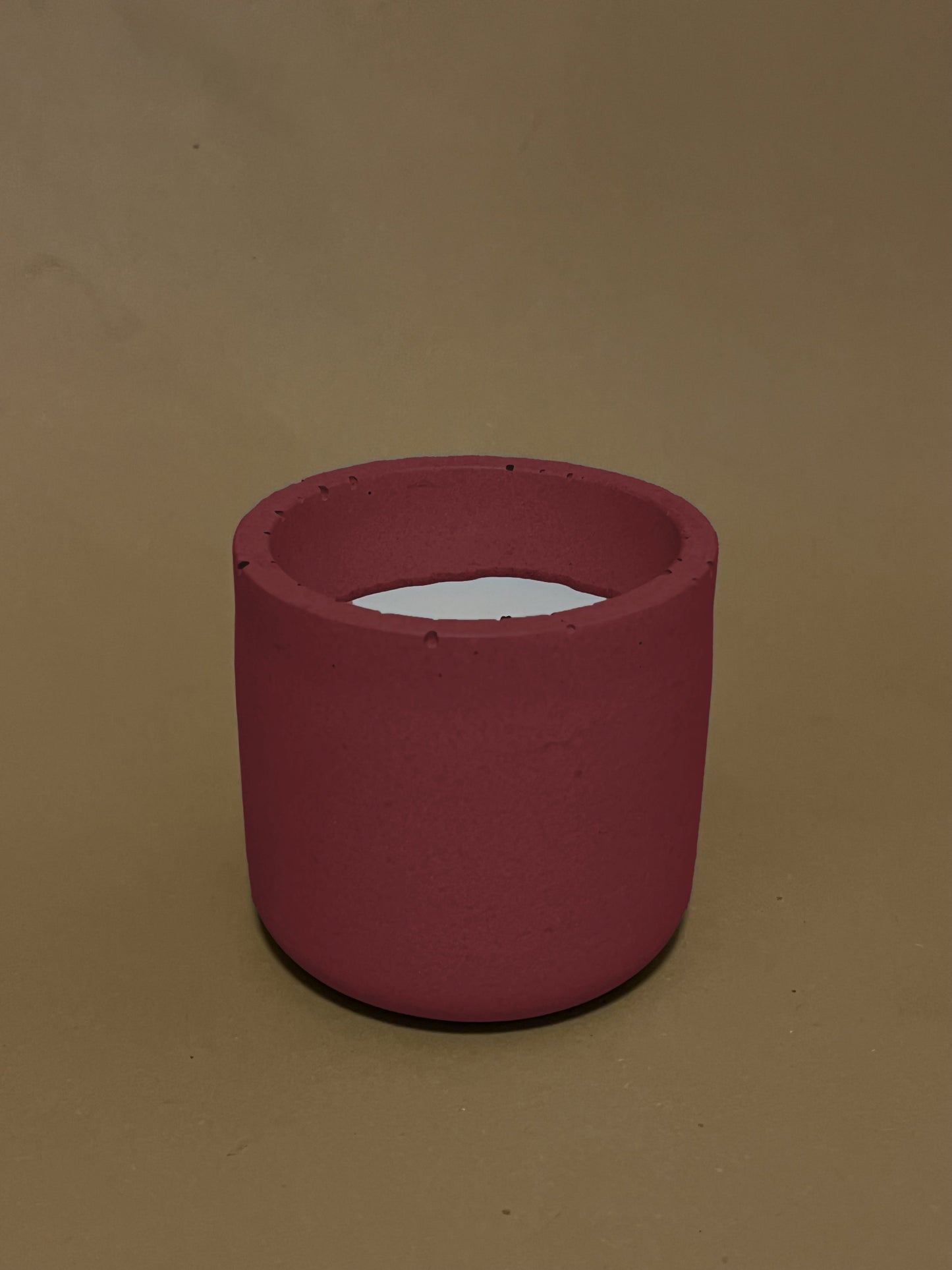 Ručno izrađena mala betonska svijeća s mogućnosti personalizacije idealna za poklon