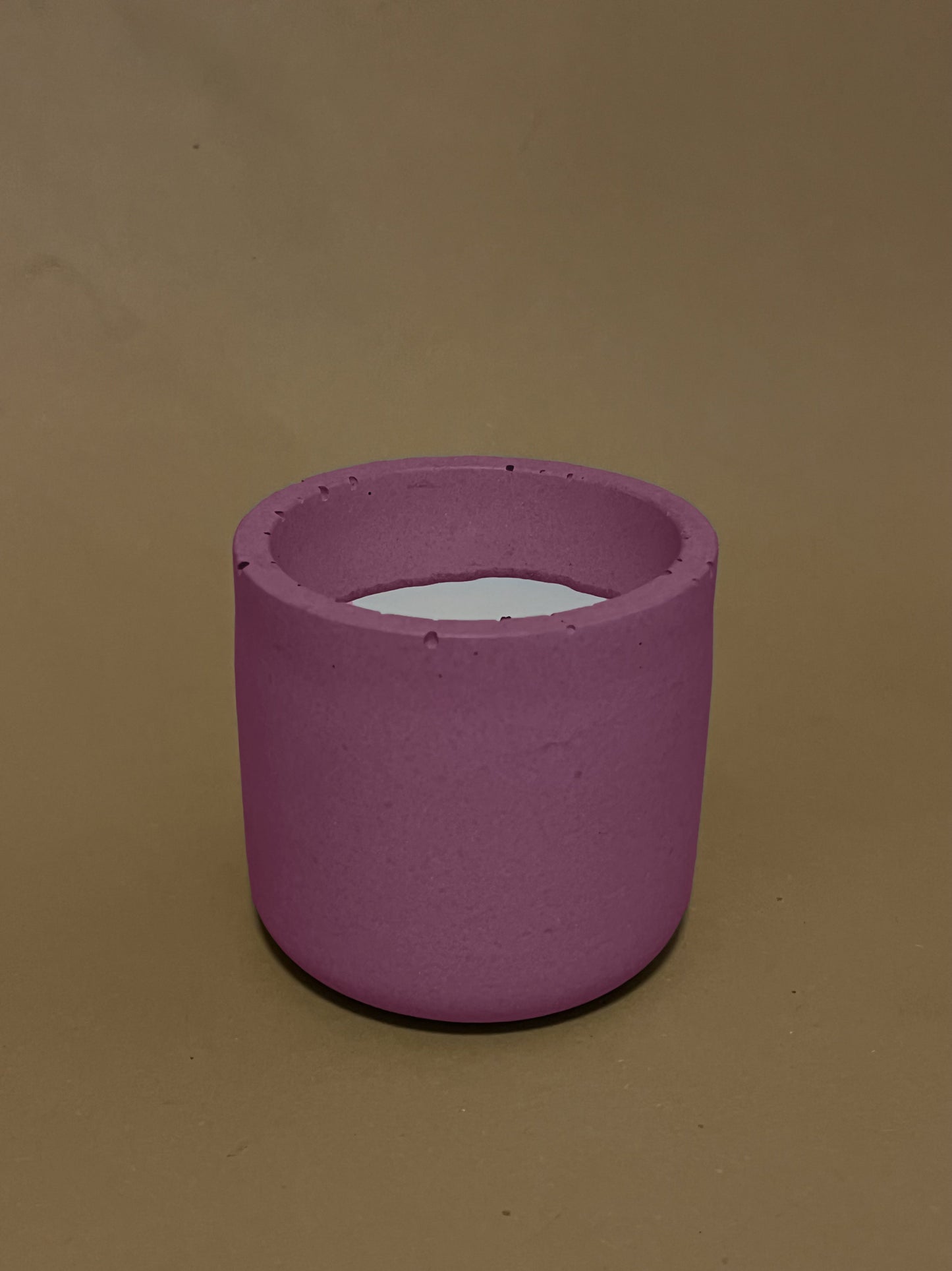 Ručno izrađena mala betonska svijeća s mogućnosti personalizacije idealna za poklon