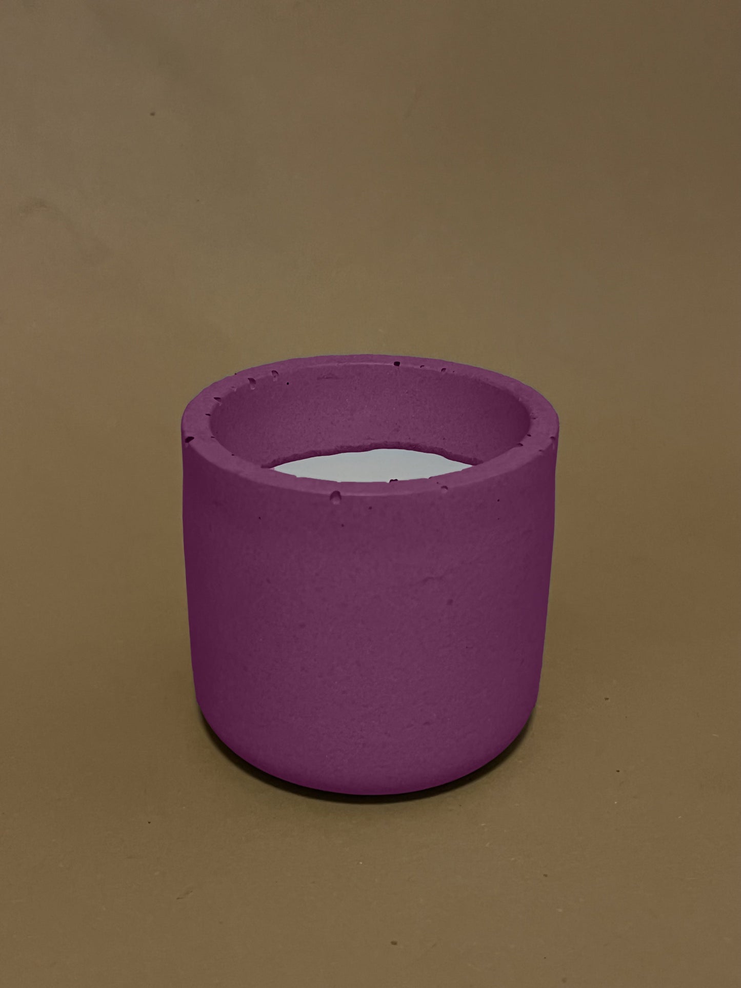 Ručno izrađena mala betonska svijeća s mogućnosti personalizacije idealna za poklon