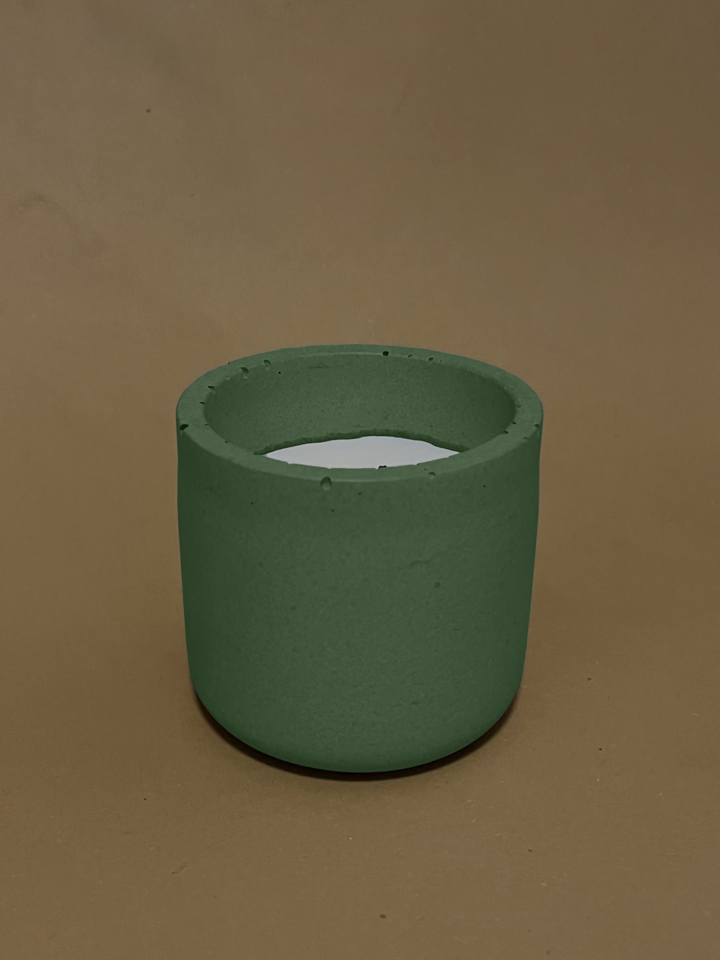 Ručno izrađena mala betonska svijeća s mogućnosti personalizacije idealna za poklon