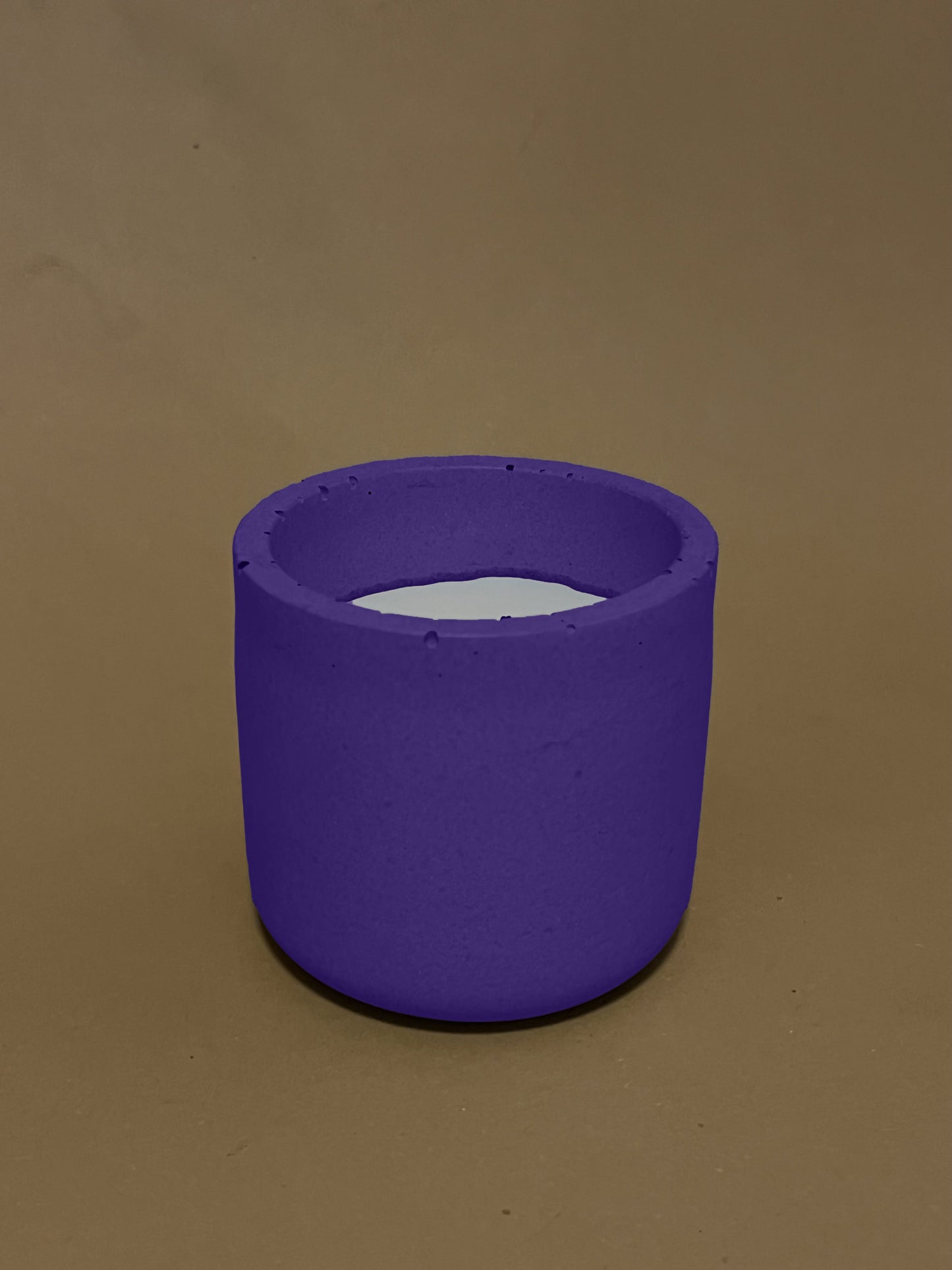 Ručno izrađena mala betonska svijeća s mogućnosti personalizacije idealna za poklon