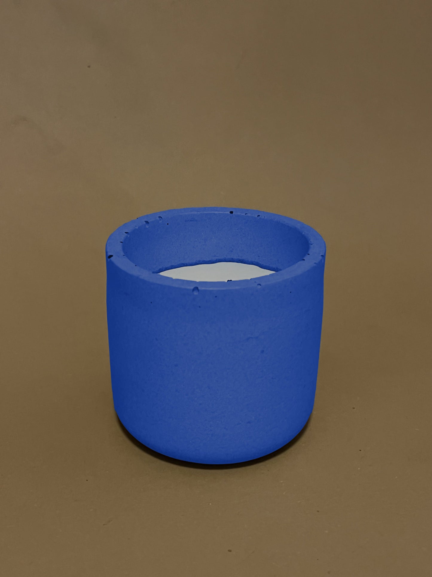 Ručno izrađena mala betonska svijeća s mogućnosti personalizacije idealna za poklon