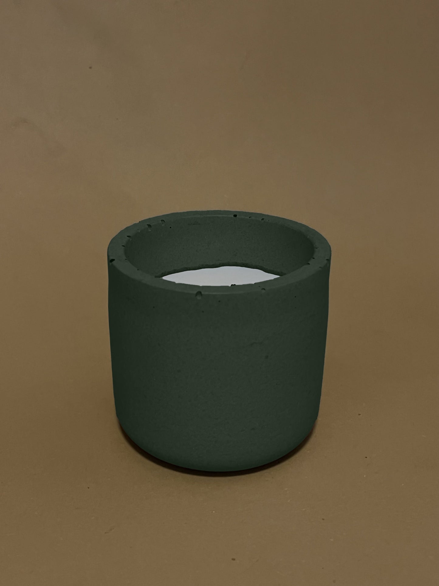 Ručno izrađena mala betonska svijeća s mogućnosti personalizacije idealna za poklon